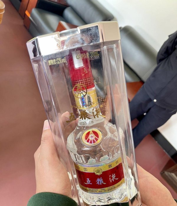 一個空瓶能賣到近千元，真瓶裝散酒變“茅台”