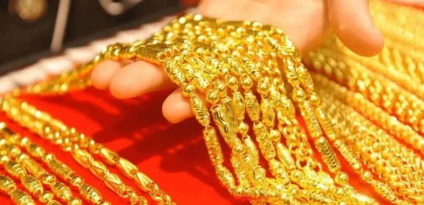 旧黄金直接卖掉还是以旧换新？哪种更划算？