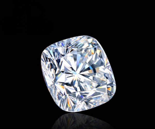 圓形和異形鑽石回收價格的差價高嗎？