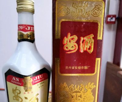 8月街边流行1种横幅，摆1天只为回收这种酒，原来收酒这么多套路