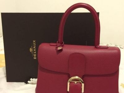 香奈儿徽章回收价 能分享一下你觉得很特别的包包牌子吗？