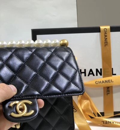 香奈儿徽章回收价 能分享一下你觉得很特别的包包牌子吗？