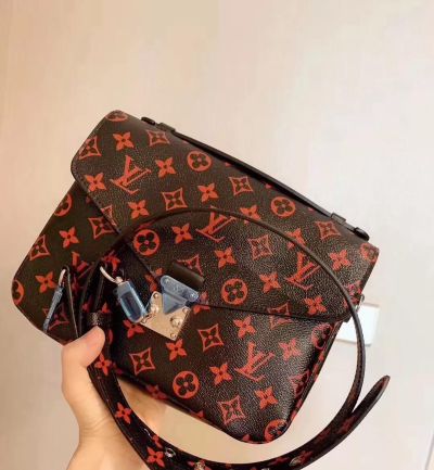 lv路易威登回收价格 lv包水洗了回收吗？